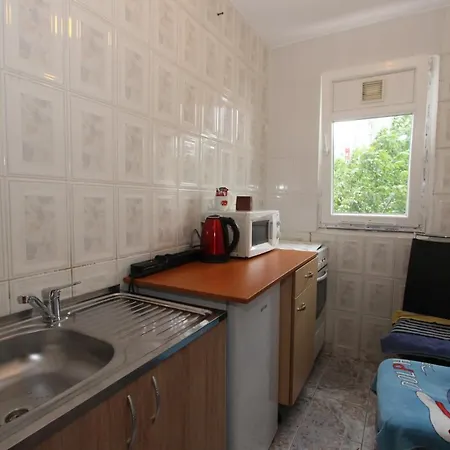 Piata Resita Host Апартаменты *